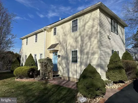126 Meeting House Ln, Plymouth Meeting, PA 19462