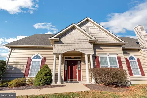 107 Lincoln Dr #233, Montgomeryville, PA 18936