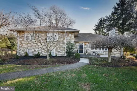 1514 Sandy Hill Rd, Plymouth Meeting, PA 19462