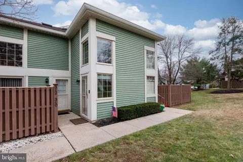 342 Green Meadow Ln, Horsham, PA 19044
