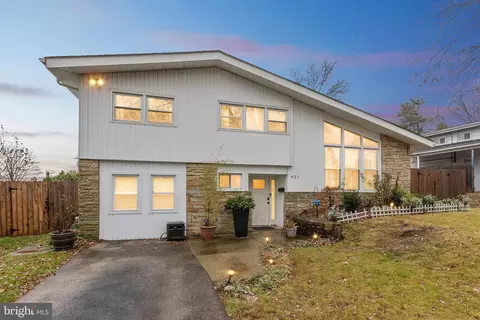 621 Gawain Rd, Plymouth Meeting, PA 19462