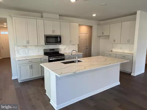 627 America Dr, Horsham, PA 19044