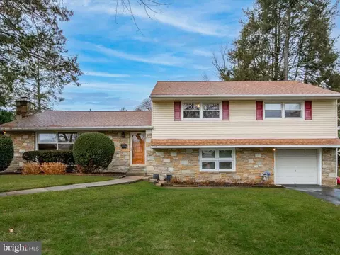 7704 Seminole Ave, Elkins Park, PA 19027