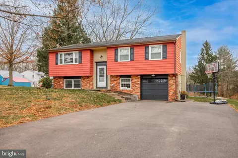2068 Silo Ln, East Greenville, PA 18041