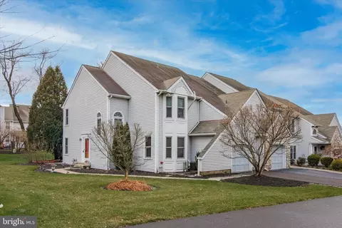 8 Sweetwater Cir, Ambler, PA 19002