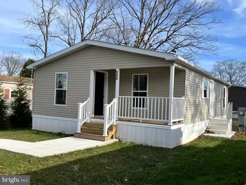 506 Maple Dr, Green Lane, PA 18054