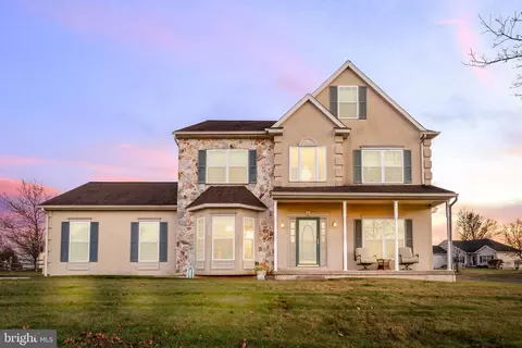 8 Patricia Dr, Gilbertsville, PA 19525