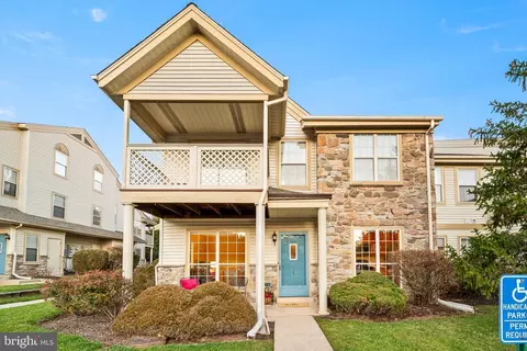 2207 Foxmeadow Dr, Royersford, PA 19468