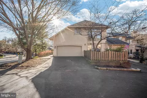 321 Linden Dr #321, Elkins Park, PA 19027