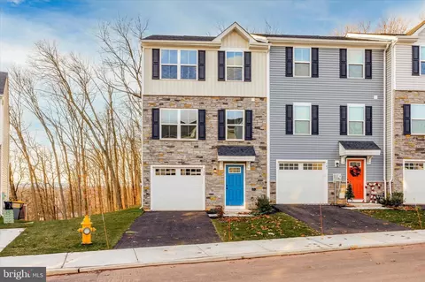 145 Van Fleet Cir, Pottstown, PA 19464