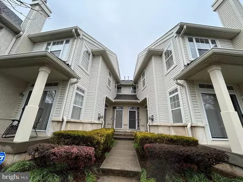 610 Dresher Woods Dr, Dresher, PA 19025