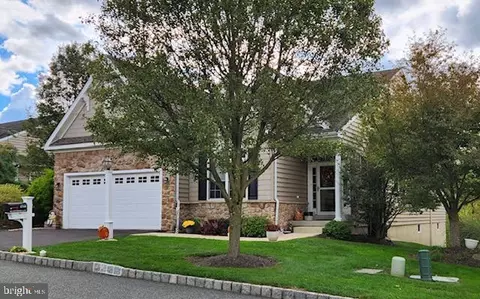 4344 Meadowridge Ln, Collegeville, PA 19426