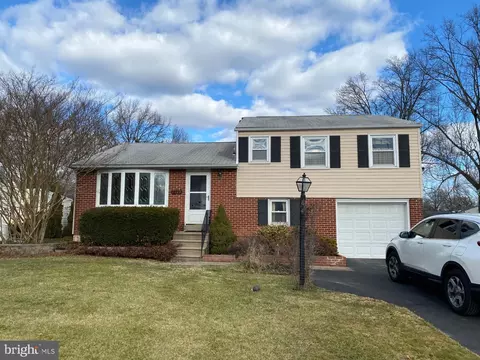 1113 Pinegrove Ave, Lansdale, PA 19446