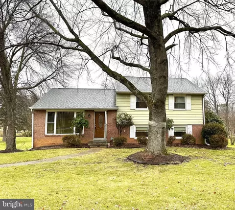 687 Mallard Rd, Wayne, PA 19087