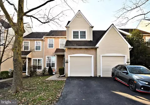 518 Country Club Dr, Lansdale, PA 19446