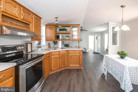 632 Willow Dr, Green Lane, PA 18054
