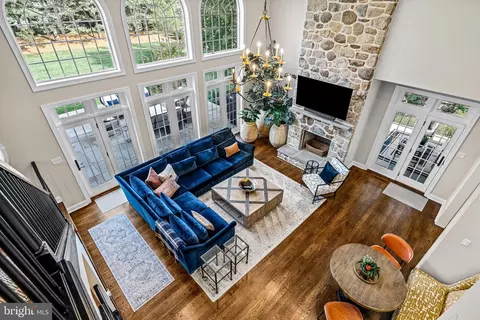 Living - 1045 Whitegate Rd, Wayne, PA 19087 photo 9 of 13