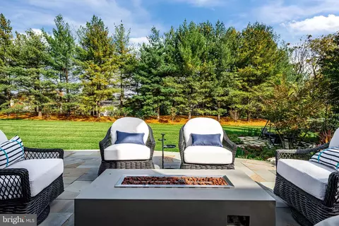 Exterior - 1045 Whitegate Rd, Wayne, PA 19087 photo 11 of 12