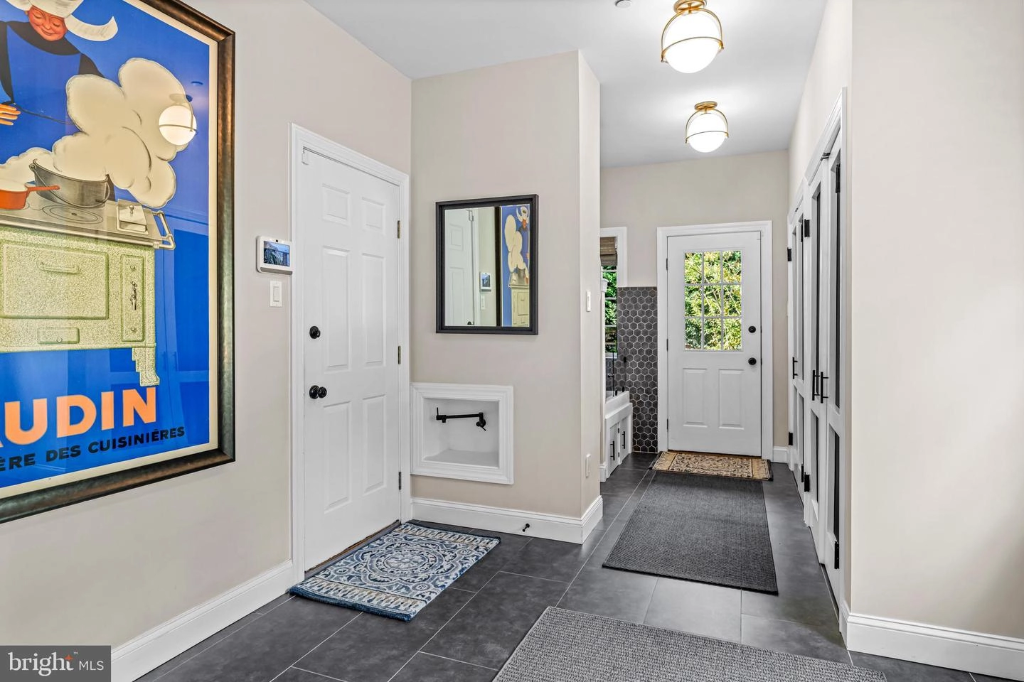 Entry Way - 1045 Whitegate Rd, Wayne, PA 19087 photo 6 of 8