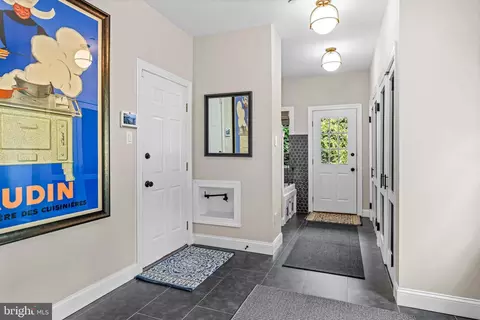 Entry Way - 1045 Whitegate Rd, Wayne, PA 19087 photo 6 of 8
