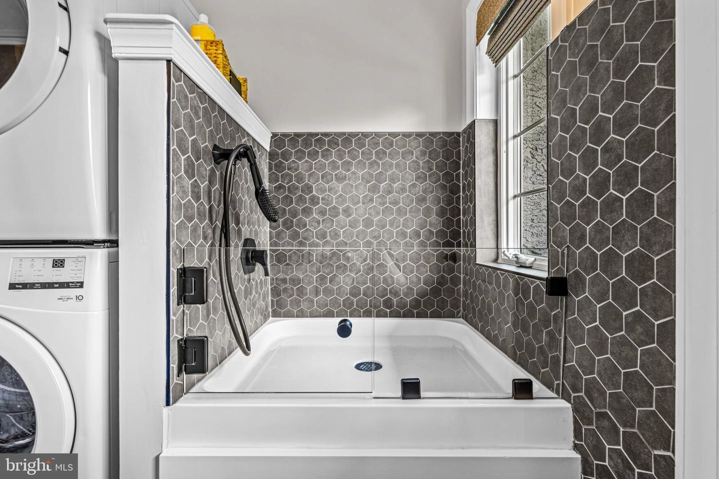 Bath - 1045 Whitegate Rd, Wayne, PA 19087 photo 2 of 15