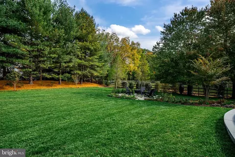 Exterior - 1045 Whitegate Rd, Wayne, PA 19087 photo 2 of 12