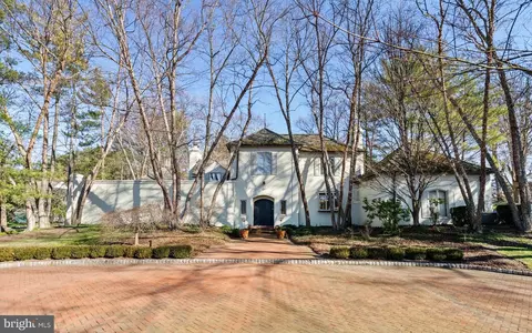 1215 Farview Rd, Villanova, PA 19085