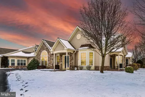 320 Pebble Beach Dr, Royersford, PA 19468