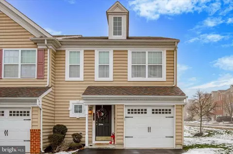 2 Rosy Ridge Ct, Telford, PA 18969