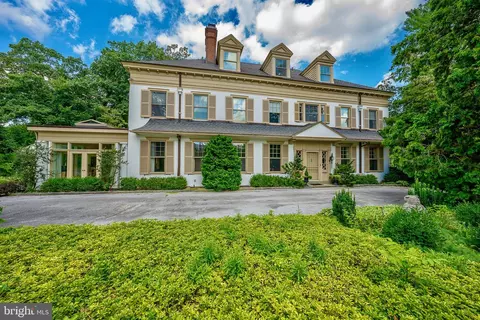 142 Grays Ln, Haverford, PA 19041