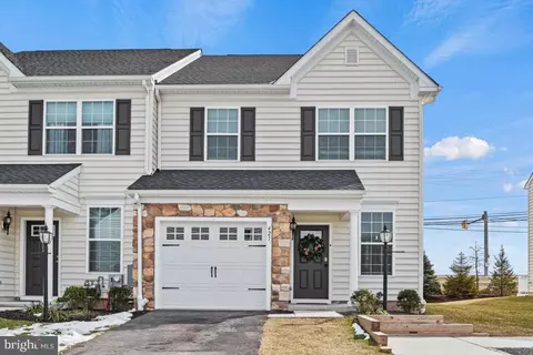 421 Cherry Blossom Ln, Norristown, PA 19403