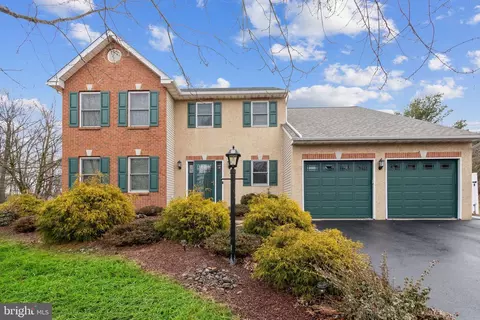 900 Harcourt Ln, Harleysville, PA 19438
