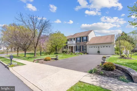300 Buckingham Cir, Harleysville, PA 19438