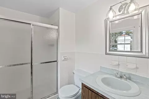 Bath - 301 E Ormandy Pl, Ambler, PA 19002 photo 2 of 4