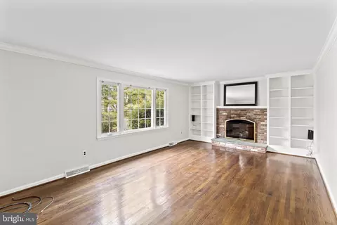 Living - 301 E Ormandy Pl, Ambler, PA 19002 photo 3 of 5