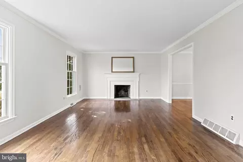 Living - 301 E Ormandy Pl, Ambler, PA 19002 photo 2 of 5
