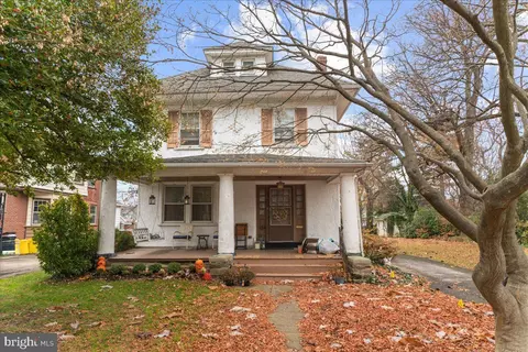 136 Grandview Rd, Ardmore, PA 19003