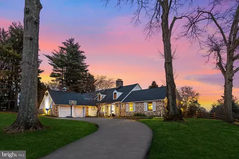 7012 Sheaff Ln, Fort Washington, PA 19034