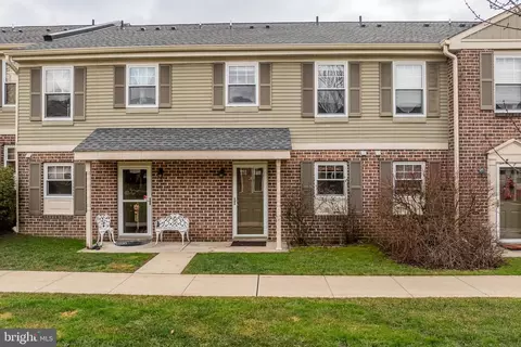 24 Barclay Ct #204 U-24, Blue Bell, PA 19422