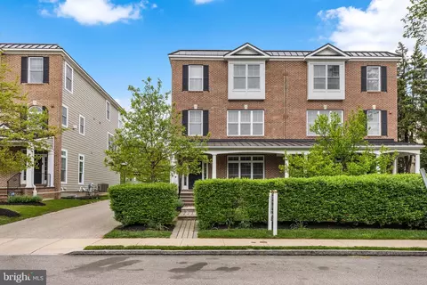 20 S Roberts Rd, Bryn Mawr, PA 19010