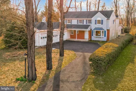 20 Horseshoe Ln, Hatboro, PA 19040