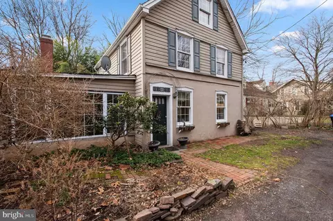 22 Main St, Spring Mount, PA 19478