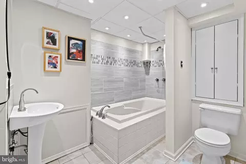Bath - 437 Crescent Rd, Wyncote, PA 19095 photo 8 of 8