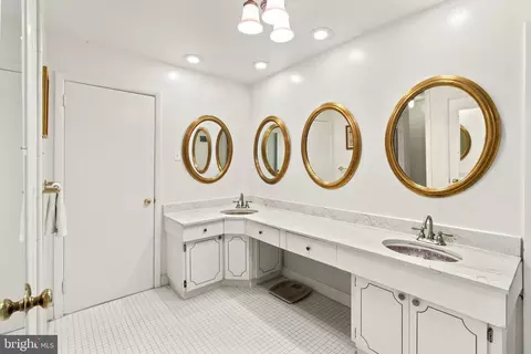 Bath - 437 Crescent Rd, Wyncote, PA 19095 photo 6 of 8
