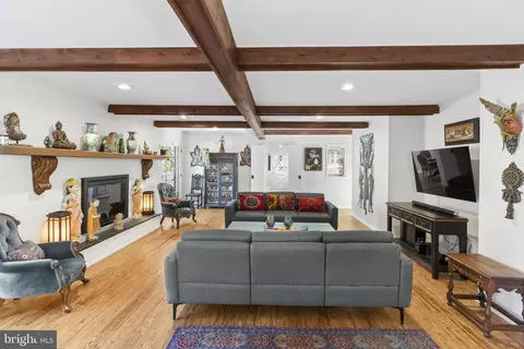 Living - 437 Crescent Rd, Wyncote, PA 19095 photo 3 of 8