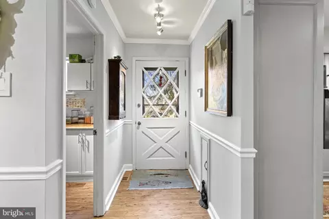 Entry Way - 437 Crescent Rd, Wyncote, PA 19095 photo 2 of 3