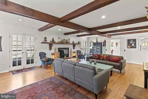 Living - 437 Crescent Rd, Wyncote, PA 19095 photo 2 of 8