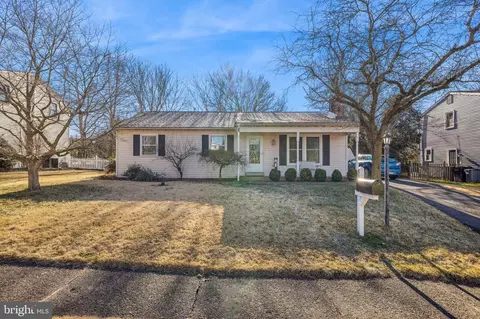 537 Pioneer Cir, Harleysville, PA 19438