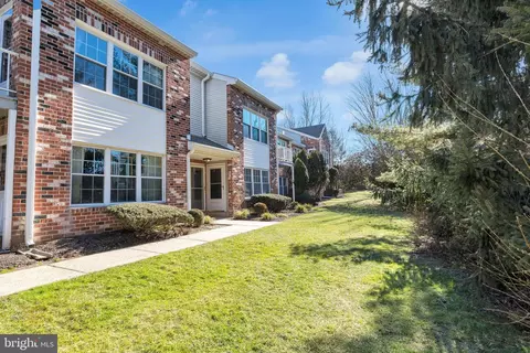 1813 Valley Glen Rd #141, Elkins Park, PA 19027