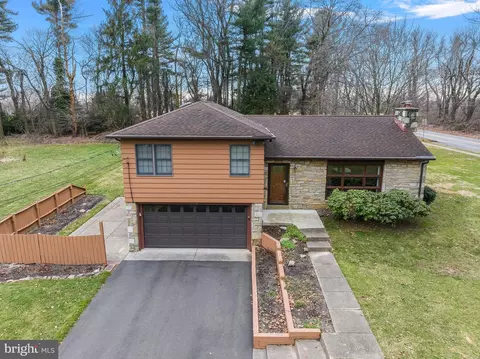 690 Woodward Dr, Huntingdon Valley, PA 19006